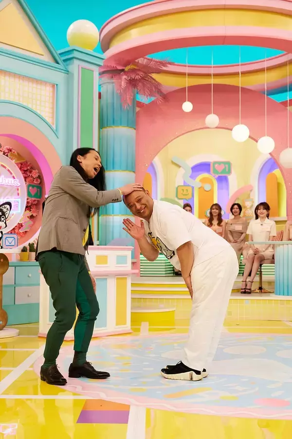 芸人・みなみかわMCの新番組「チャンスのチワワ」美女たちがトム・ブラウンに洗礼「初回からすでにおもしろい」「参考になる」と反響