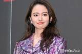 「山本舞香、ピンク髪披露「出逢って10年」人気モデルとの思い出ショットに「アニメキャラみたい」「似合ってます」の声」の画像1