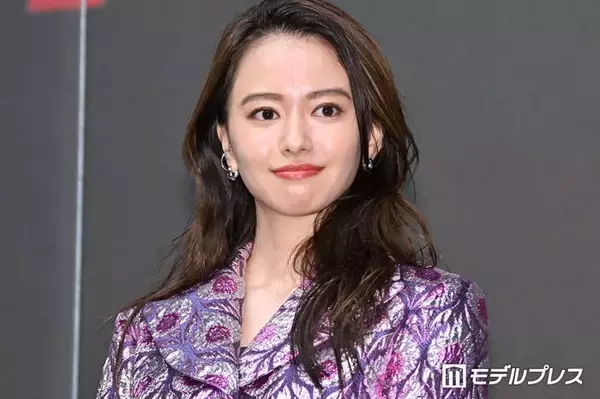 山本舞香、ピンク髪披露「出逢って10年」人気モデルとの思い出ショットに「アニメキャラみたい」「似合ってます」の声