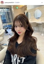 「今日好き」谷村優真（ゆま）、グレーのミニスカ×ニーハイソックスコーデ披露「新鮮」「完璧スタイル」の声