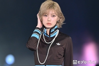 櫻坂46藤吉夏鈴、個性派コーデ着こなし パールネックレスで外す【ガルアワ2026SS】