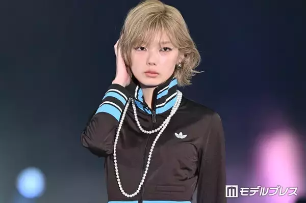 櫻坂46藤吉夏鈴、個性派コーデ着こなし パールネックレスで外す【ガルアワ2026SS】