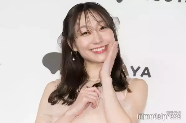 須田亜香里、ショート丈ニットで美ウエストチラリ「スタイルレベチ」「着こなしが上級者」の声