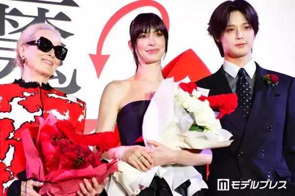 「メリル・ストリープ＆アン・ハサウェイ「プラダを着た悪魔」コンビ、初の2ショット来日 &TEAM・Kも駆けつけ感激「夢のようです」」の画像