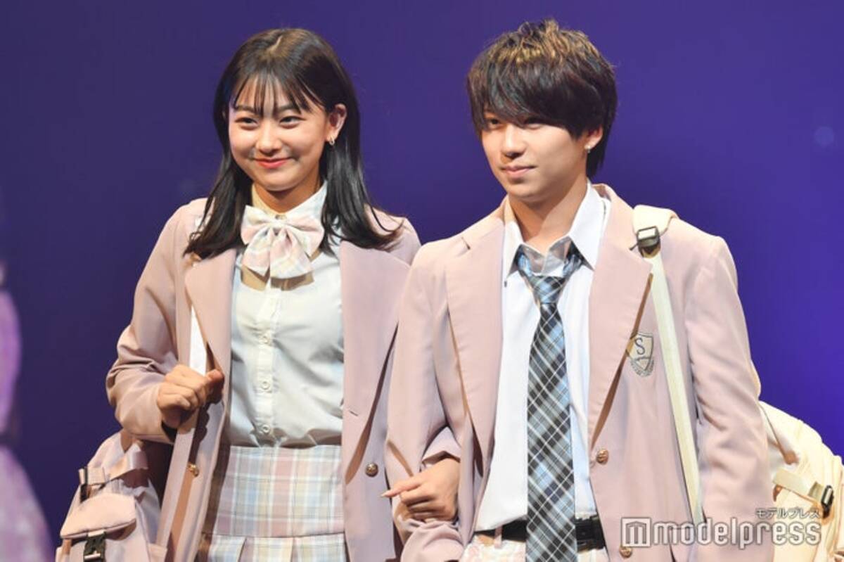 今日好き れんゆなカップル ピンク制服コーデ披露 頭ポンポン 腕組みで甘さ全開 Fashion Leaders 22 22年9月24日 エキサイトニュース