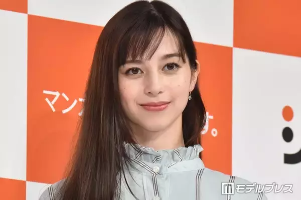 「中条あやみ、パリでの洗練されたキャミコーデ披露「美しすぎる」「憧れのスタイル」と反響」の画像