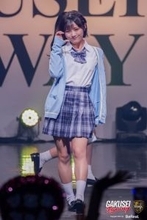 「今日好き」出身アイドル・瀬乃真帆子、美脚際立つミニ丈制服×編み込みヘアで闊歩「天使」「スタイル良すぎ」と反響【学生ランウェイ】