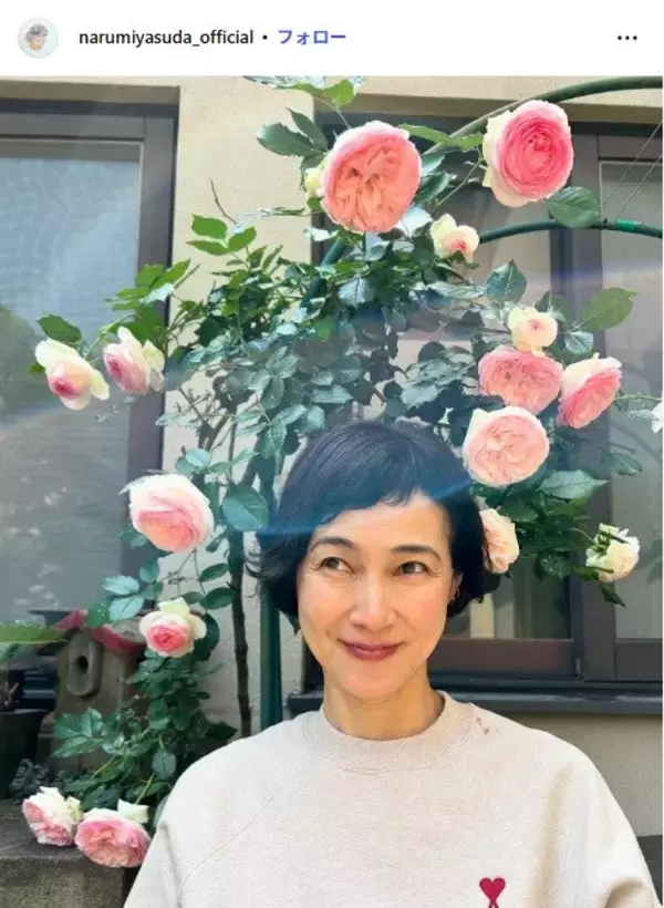 安田成美「3度もほどいて編み直したというのに」ミトンがポシェットに 編み込み模様の手編み作品に「クオリティ高い」と反響