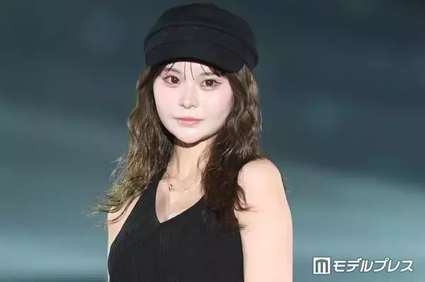 美人YouTuber、前髪なし＆美肩チラリで印象ガラリ「クール系も似合う」「カッコ可愛い」と絶賛の声