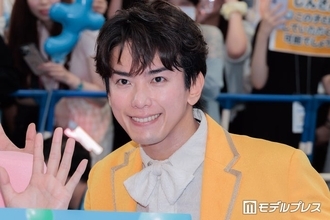 純烈弟分「モナキ」じん、幼少期ショット公開「目元の面影がすごい」「ポーズと表情がめっちゃ可愛い」と話題