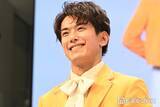 「純烈弟分「モナキ」じん、上半身裸で肉体美披露「筋トレの努力が見える」「ムキムキ」の声」の画像1