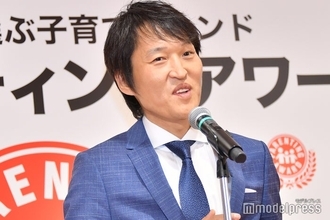 千原ジュニア、レトロ感満載の愛車車内公開「旧車ならではの雰囲気が素敵」「細ハンドルがおしゃれ」と反響