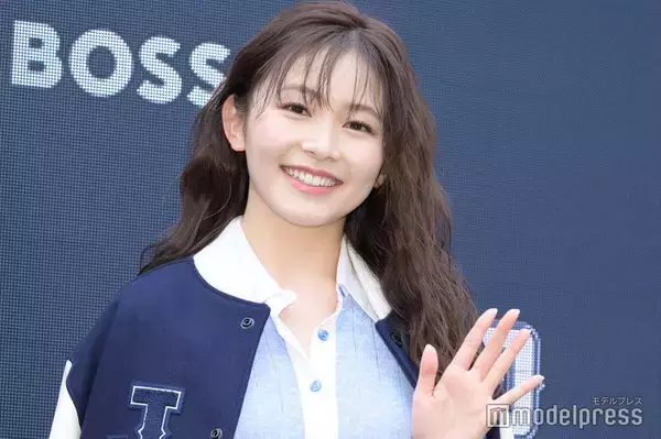 久間田琳加、美脚際立つオールホワイトコーデにファン悶絶「妖精のよう」「可愛さ全開」