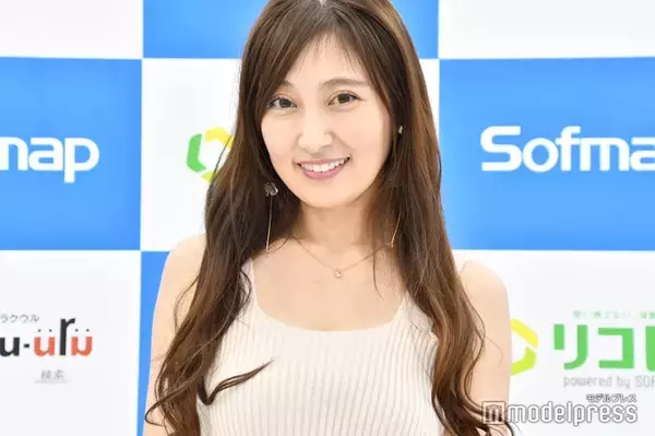 熊田曜子、ミニスカ＆ニーハイブーツで抜群スタイル披露「脚長すぎ」「清楚コーデ似合ってる」絶賛の声