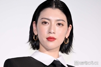 三吉彩花、30歳の節目目前に入れたタトゥー公開 大胆背中開きドレス姿が話題「自分らしく生きるという決意の証です」