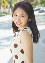 日向坂46藤嶌果歩「週プレ」表紙に登場 ワンピース姿で微笑む