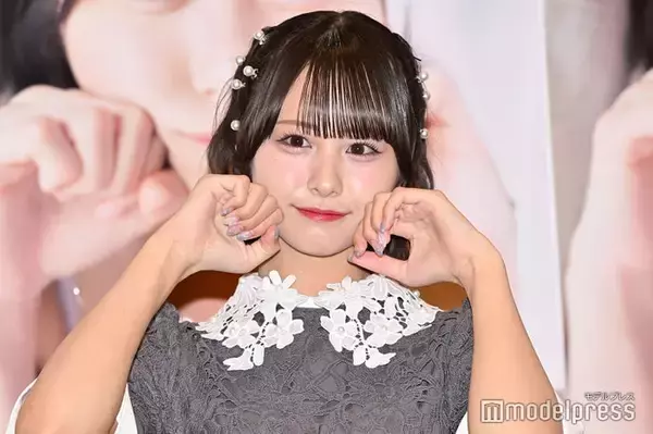 ≠ME尾木波菜、スラリ美脚輝く裸足のオールホワイトコーデ披露にファン悶絶「脚が綺麗すぎるよ」「可愛さが爆発してる」