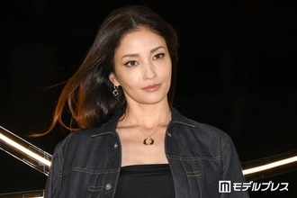 黒木メイサ、ノースリワンピコーデに絶賛の声「大人の魅力」「さすがの着こなし」