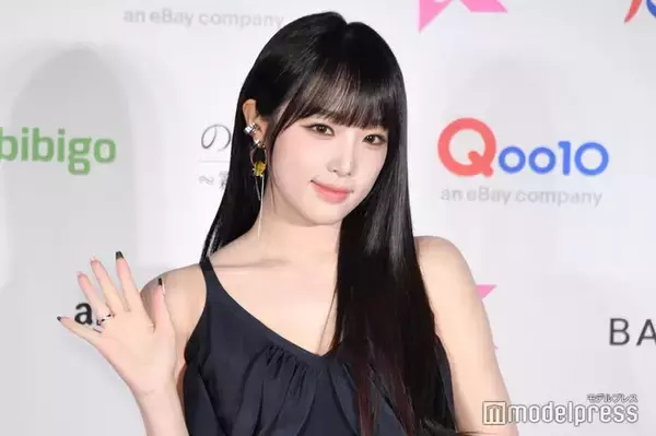 IZ*ONE出身イェナ、羽つき妖精風ドレスから美脚全開「圧巻のスタイル」「可愛すぎる」と熱視線