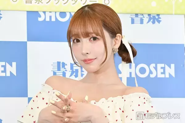 三上悠亜、ピンクビキニ姿披露「美ボディ」「スタイル最高」の声