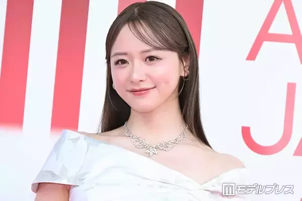 【MAJ2026】森香澄、美デコルテ際立つ純白ワンショルダードレス「Premiere Ceremony」から雰囲気ガラリ