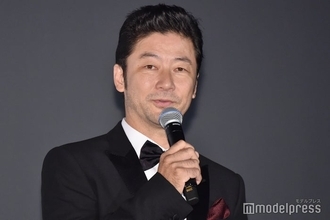 浅野忠信、加工で“別人”に シュールな全身ショットへ「もうキャプ翼」「ミーム化待ったなし」の声