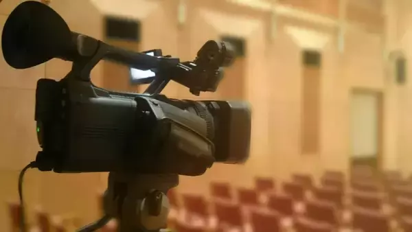 ＜笑いの技術＞BS NHK『欽ちゃんのアドリブで笑（ショー）』から考える