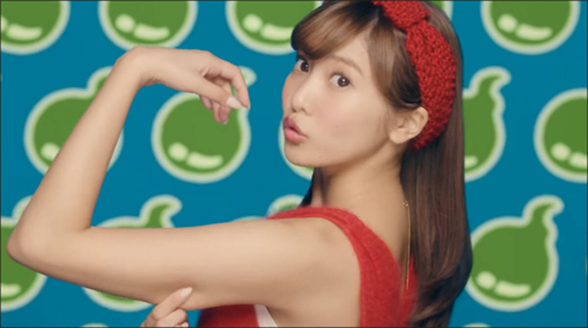 佐野ひなこ Cmで披露した ぷにぷに二の腕 に魅了される視聴者続出 ドラマ出演も好評でブサブサのイメージ完全払拭 15年11月26日 エキサイトニュース