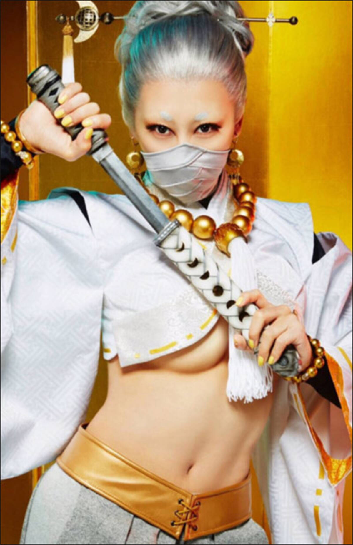 浅田舞 衝撃の 下乳丸出し衣装 にファン驚愕 自慢の豊満バストで 不安説 を一蹴 17年6月2日 エキサイトニュース