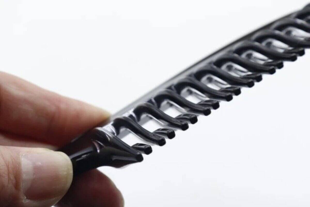 ダイソーでスルーしたら損だよ！「こだわる人こそ使ってほしい！」アイデアが詰まった便利ブラシ