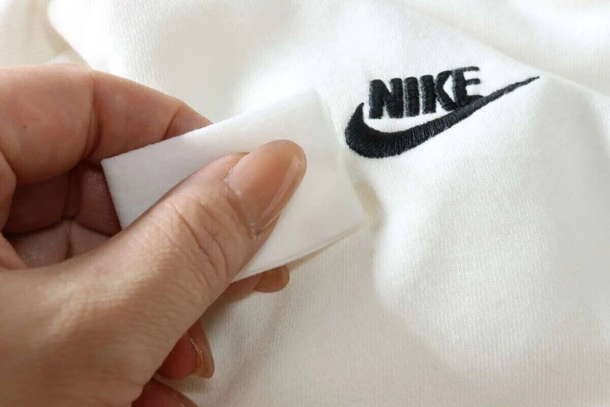 携帯用シミ抜きは100均やスリコでも買える？ポーチに常備しておきたいお守り的アイテム3選
