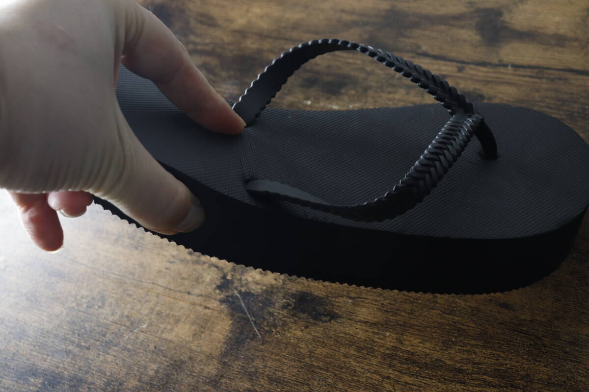 見た目は100点満点！専門店で買ったら倍以上しそうな100均サンダル