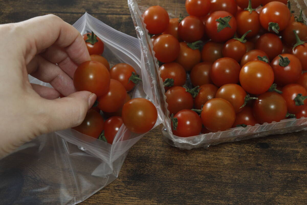 100円なのが不思議だわ！「冷蔵庫の片隅でしなしな…」野菜の延命ができる袋