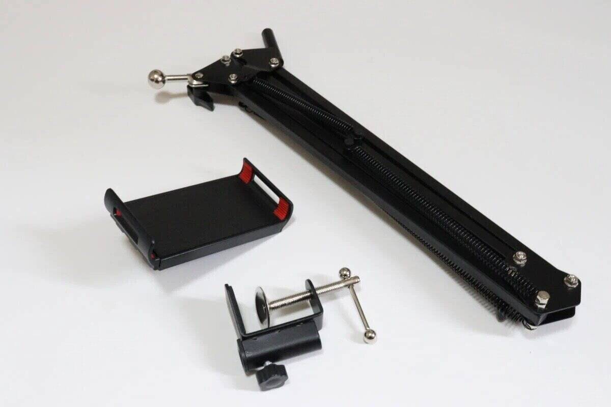 100均で見つけた便利グッズが優秀すぎる！PC作業が劇的に快適になる神アイテム3選