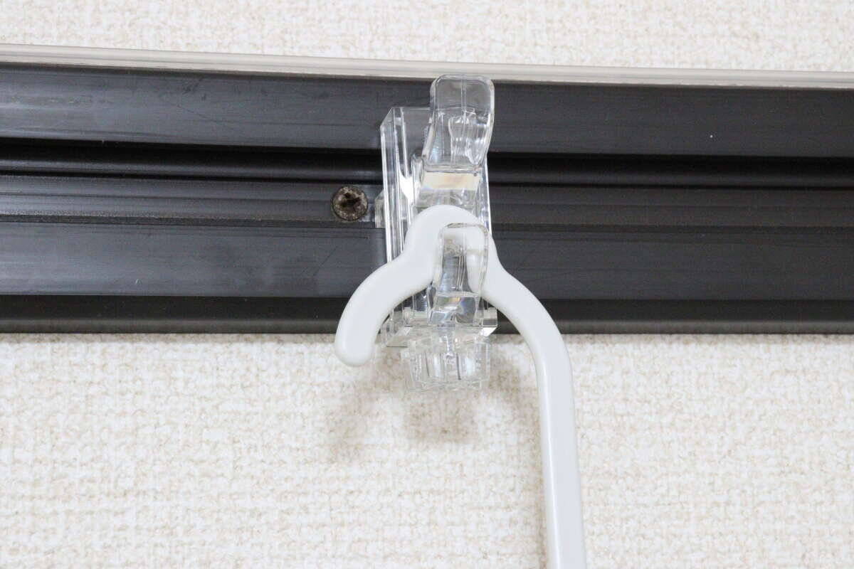 部屋が散らかる…って人【セリア】のフック使ってみて！まとめて整理できる！アイディアぷち収納