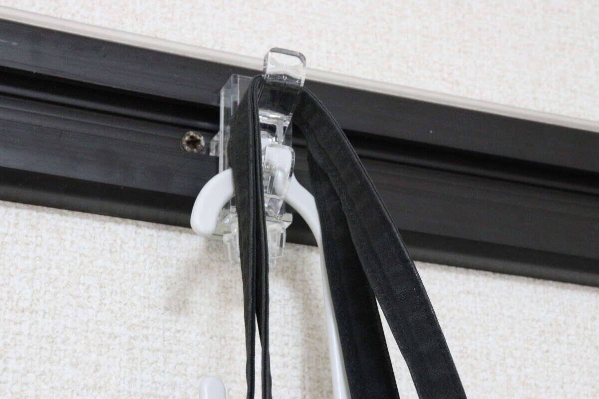 部屋が散らかる…って人【セリア】のフック使ってみて！まとめて整理できる！アイディアぷち収納