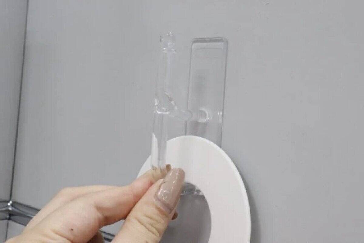 もっと早く知りたかったよ！「玄関がスッキリ片付く！」省スペ化を叶える100均便利グッズ