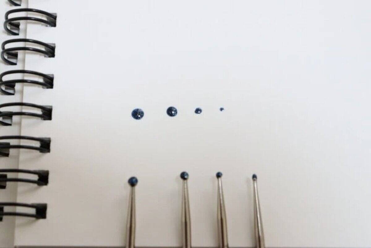 コレ使いやすいよ～！「すっぽり収まって持ち運びにも！」ペン型の100均便利グッズ