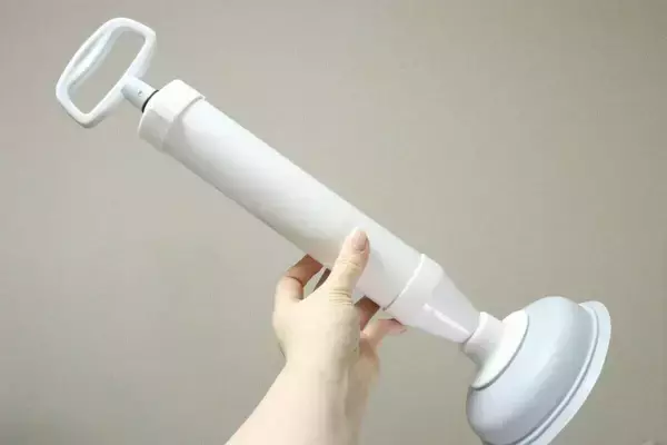 100均で買えると思わなかった！「業者を呼ばずに済んだ！」ホムセンレベルの便利グッズ3選