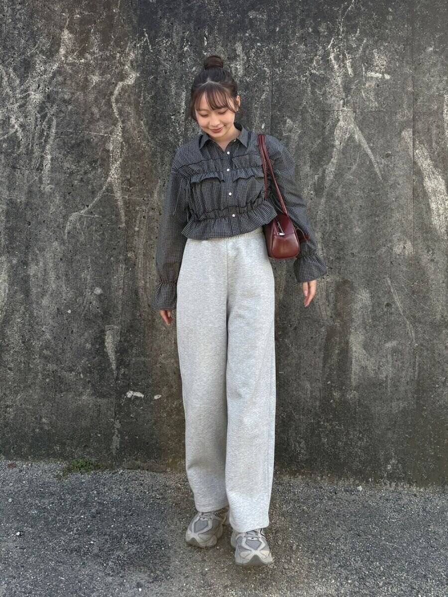 大人のスウェットパンツは「グレー」が正解！ラクなのにおしゃれ見え抜群！春のこなれコーデ5選