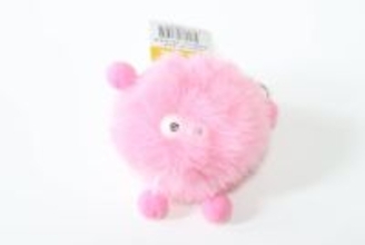 まさか100均にあるなんて！「今話題のもふもふアイテム♡」トレンドど真ん中なキーホルダー