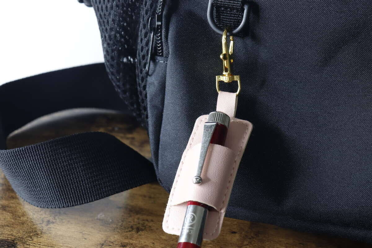 セリアさん100円でいいの！？通販は900円くらいするのに！「1本だけ」に便利なホルダー