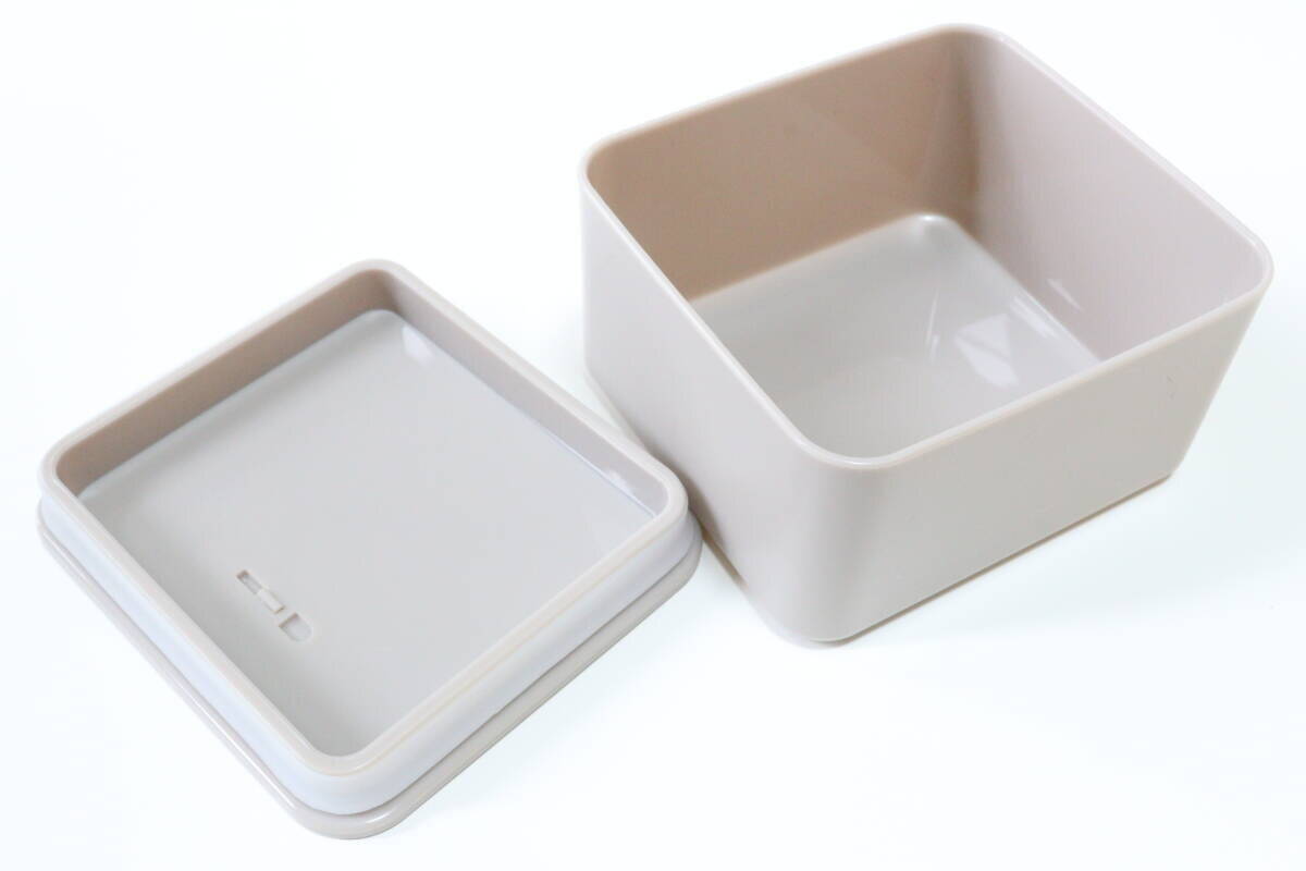 100均にいいのあるよ～！「コンパクトなのに扱いやすい！」機能性も抜群なランチボックス