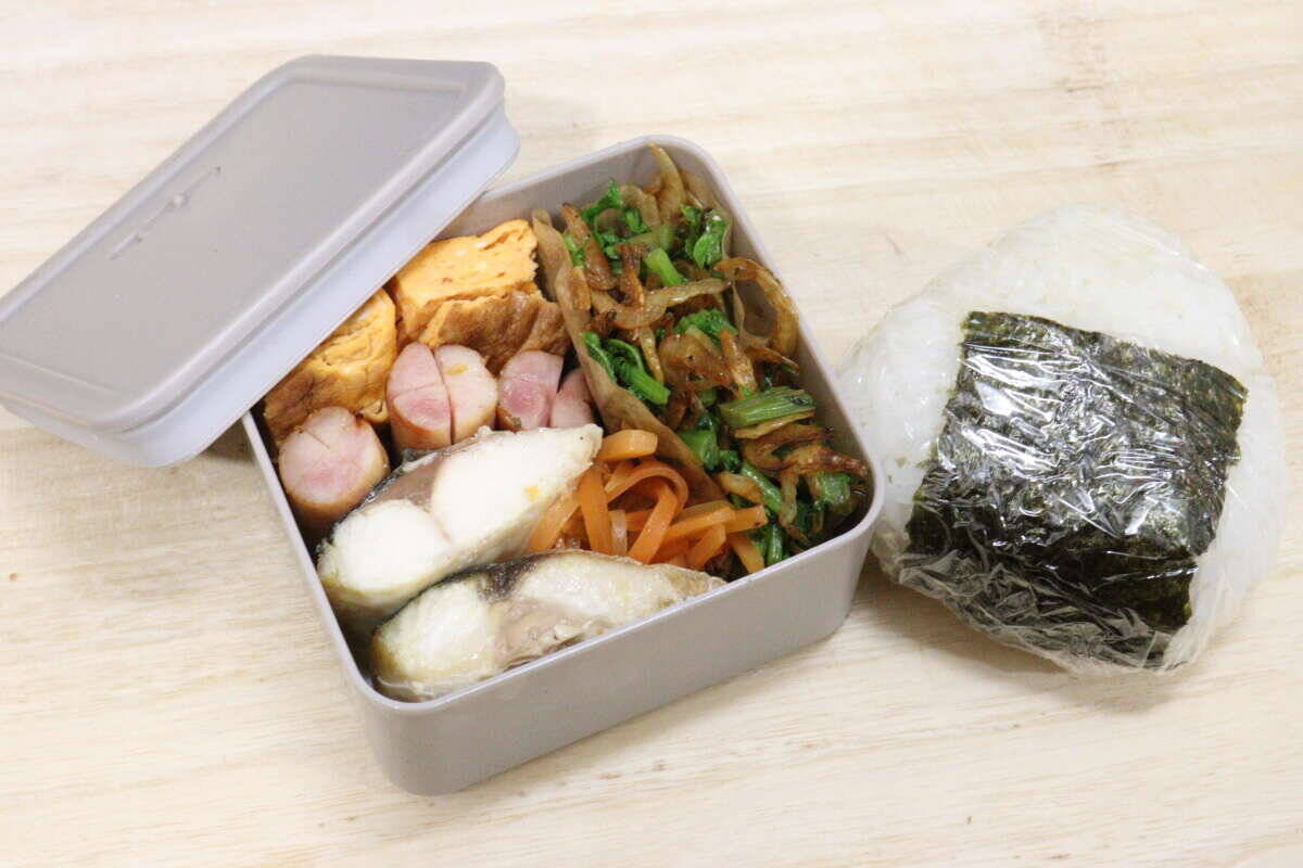 100均にいいのあるよ～！「コンパクトなのに扱いやすい！」機能性も抜群なランチボックス