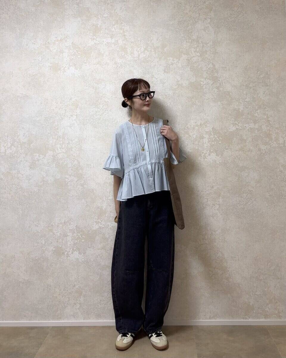 二の腕が気になって半袖を諦めてた…GUのフリルブラウスで作る大人フェミニン着こなし術
