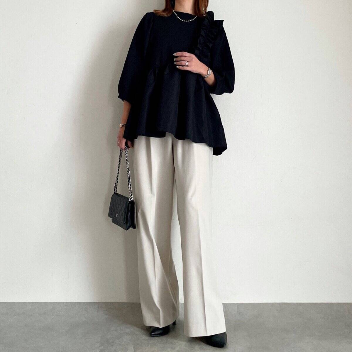 しまむらの「フリルトップス」が1639円で売り切れ必至…♡体型カバーも叶う！着回し5コーデ