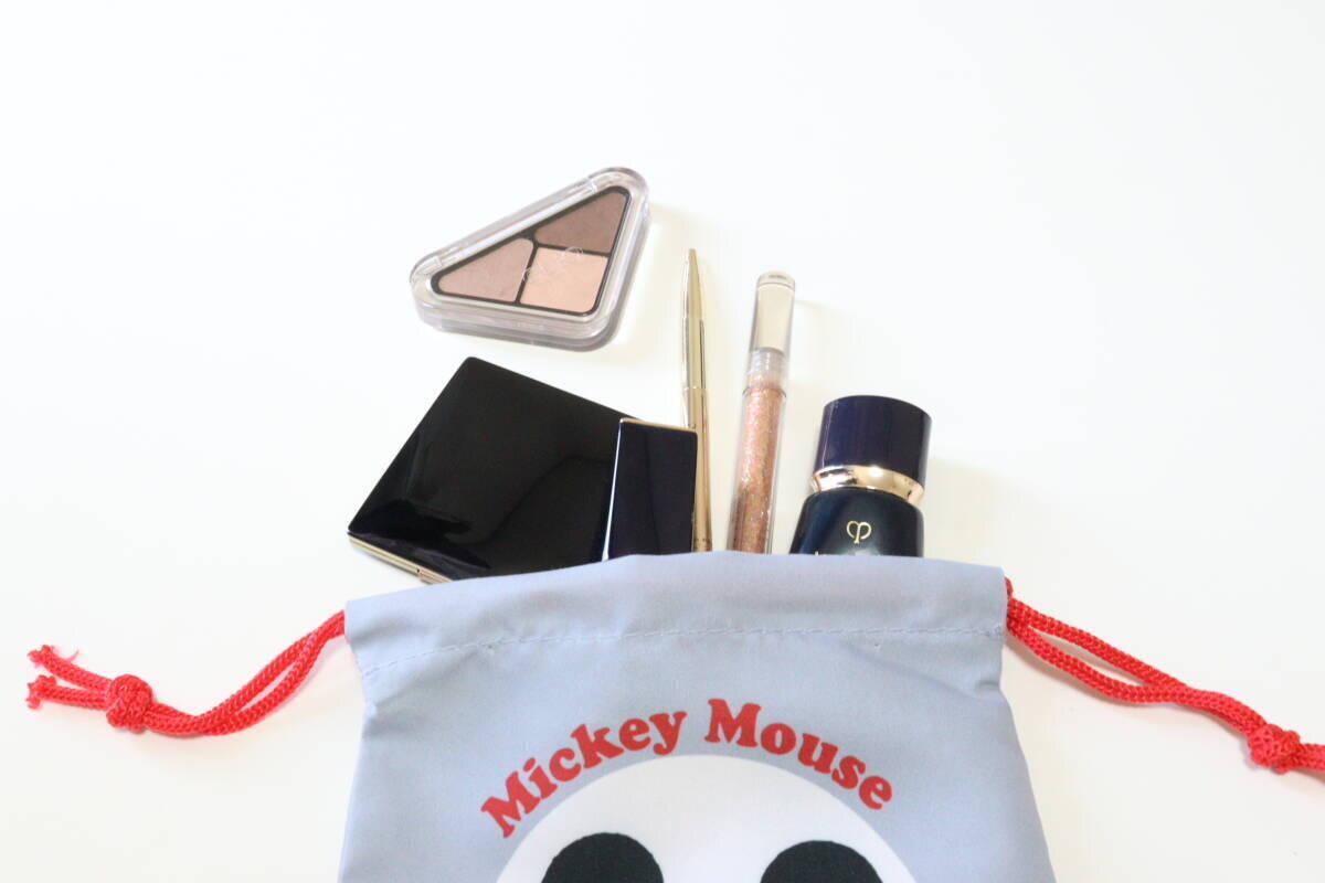 「これも100均なの？！」って驚かれる！パークのお土産みたいな巾着ポーチ