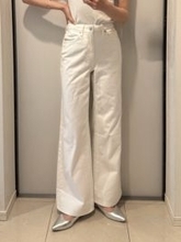 ホワイトデニムは1本持つべき！GU「美脚フレアデニム」で春の着回し3コーデ♡