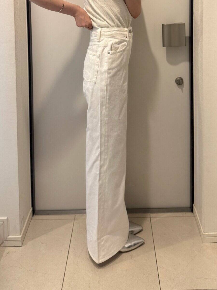 ホワイトデニムは1本持つべき！GU「美脚フレアデニム」で春の着回し3コーデ♡