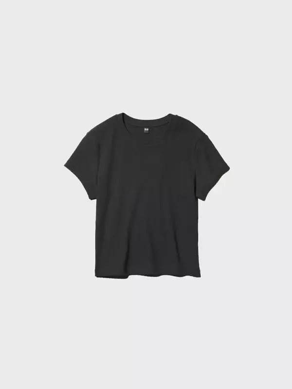 ユニクロの黒トップスが夏のおしゃれにフル稼働！この5着は買って損なし！